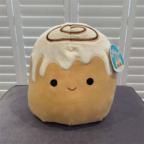 squishmallow cinnamon roll bun.